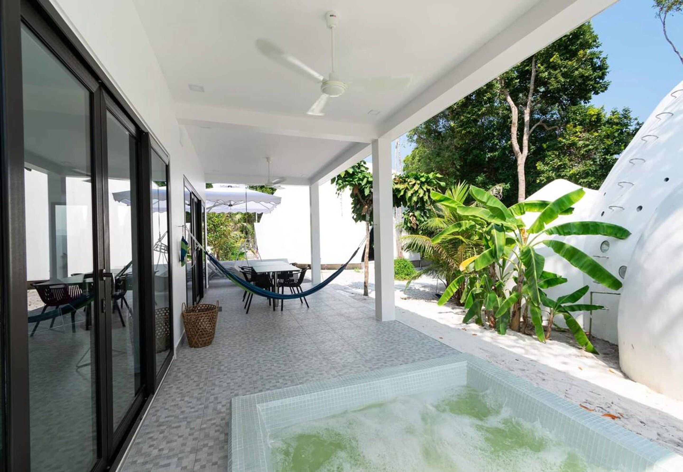 family villa with private jacuzzi (2 king beds and 4 single beds and 1 living room with sofa bed) | balcony