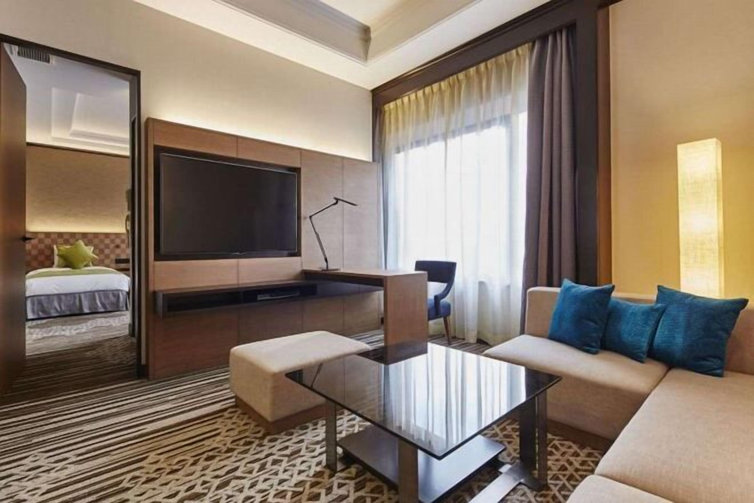 リビング エリア | 32 インチのテレビ (デジタル放送視聴可)