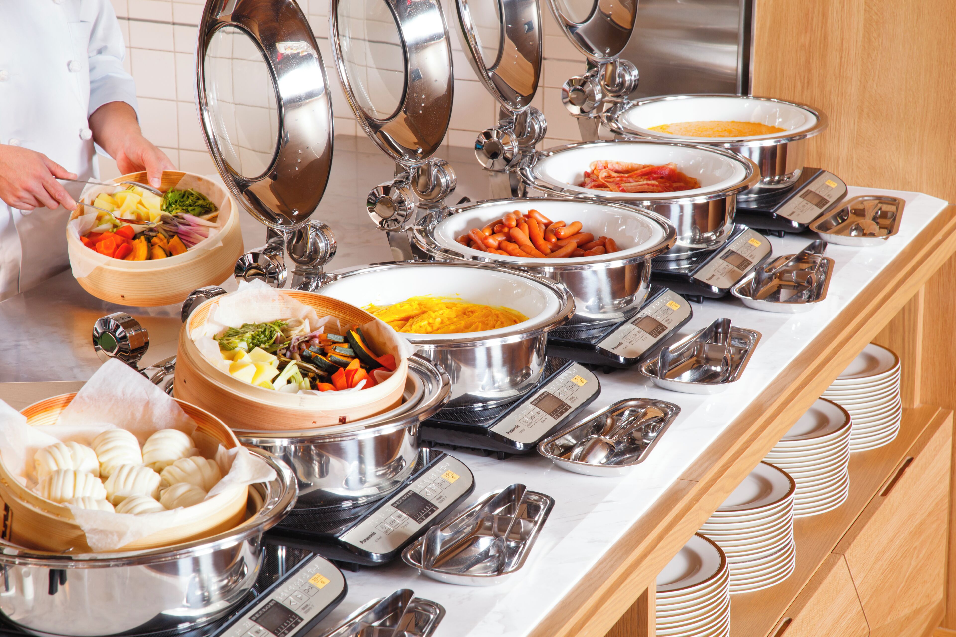 daily buffet breakfast (jpy 3000 per person)