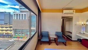 In-room safe, WiFi (free), bed sheets