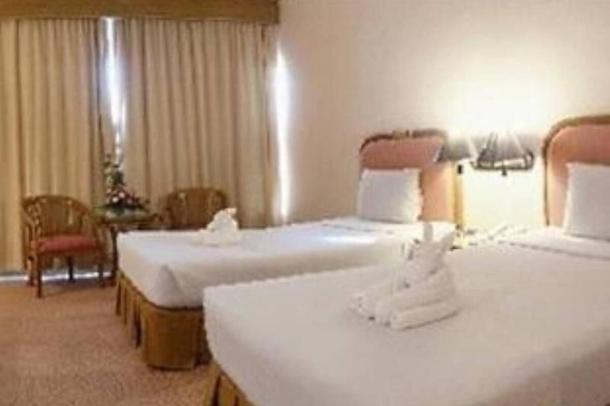 Deluxe Room | Minibar, caja fuerte, escritorio y camas supletorias