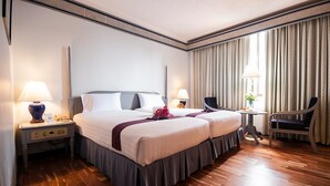 Deluxe Twin Room | มินิบาร์, ตู้นิรภัยในห้องพัก, โต๊ะทำงาน, เตียงเสริม/เปล