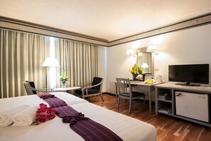Deluxe Twin Room | Minibar, Zimmersafe, Schreibtisch, Zustellbetten
