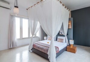 Vila, 3 quartos, piscina particular | 3 quartos, cofres nos quartos, escrivaninha