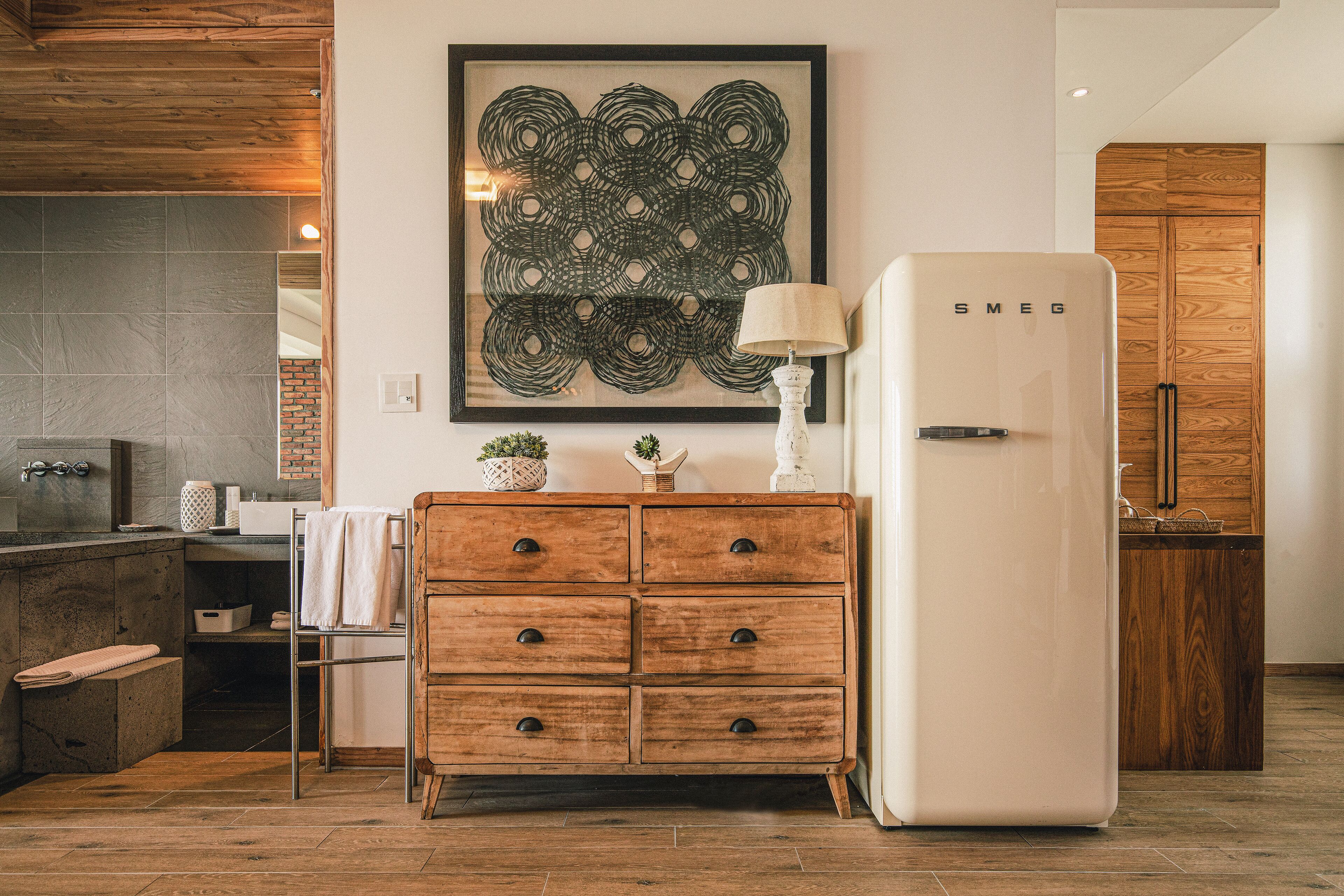 room, 1 king bed | in-room safe, blackout curtains