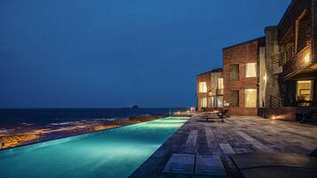 Seasonal outdoor pool