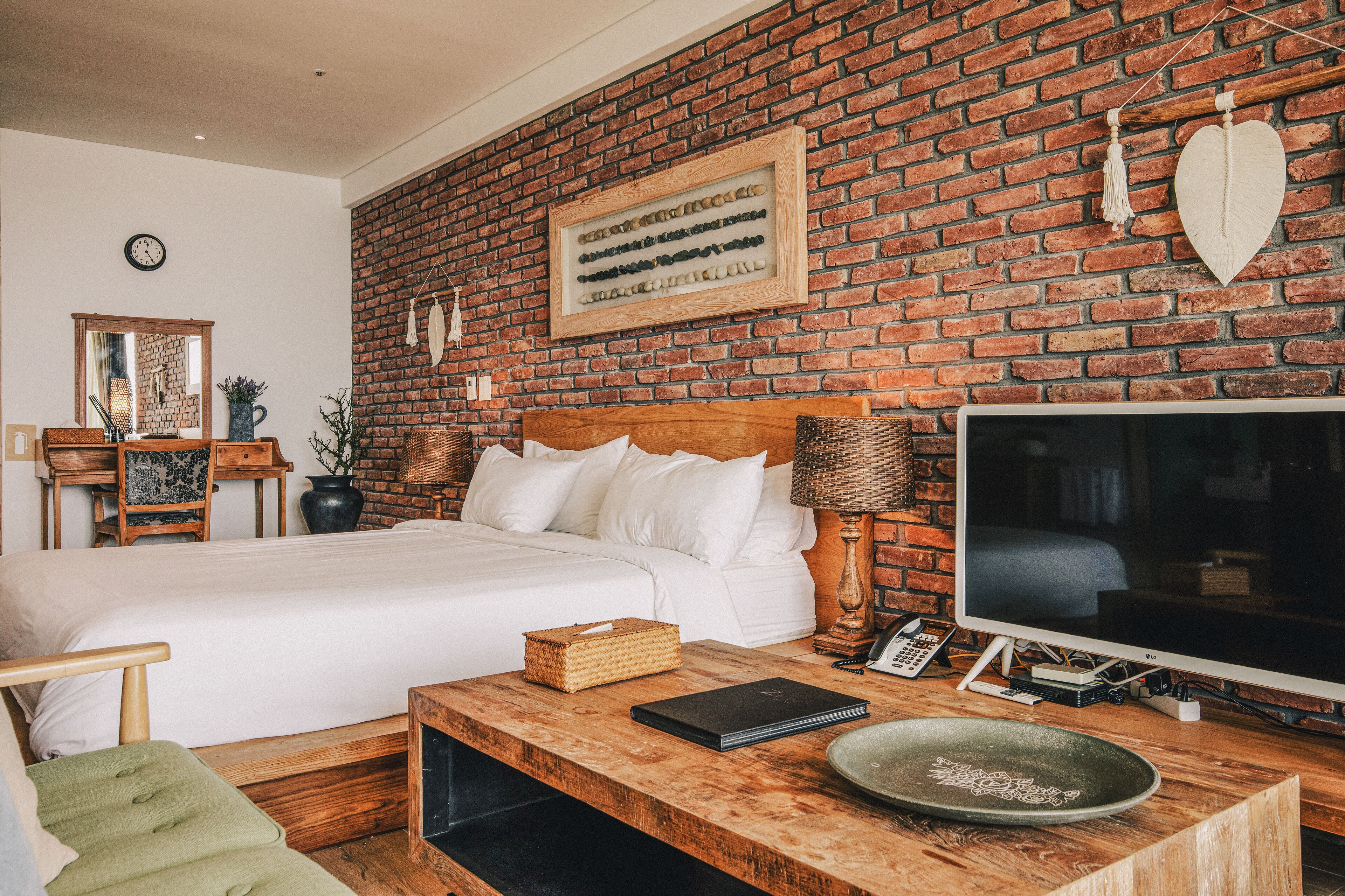 room, 1 king bed | in-room safe, blackout curtains