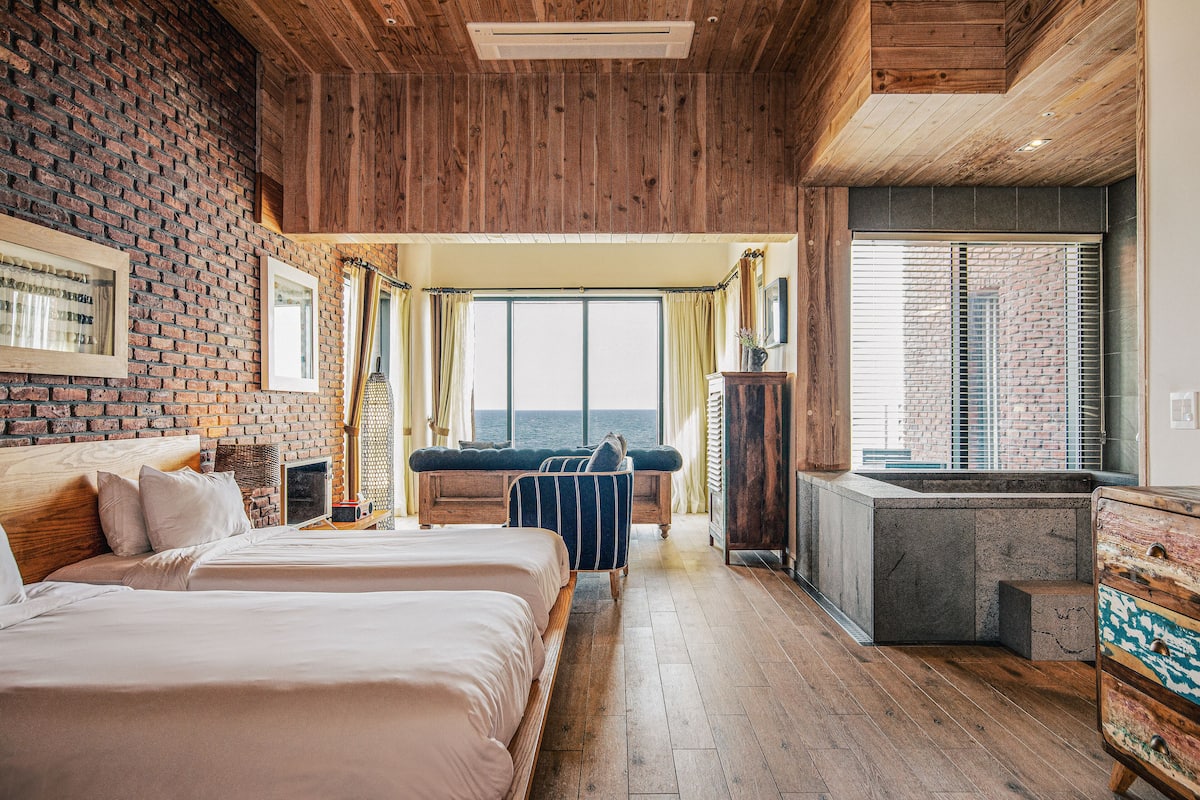 Twin Room, 2 Double Beds