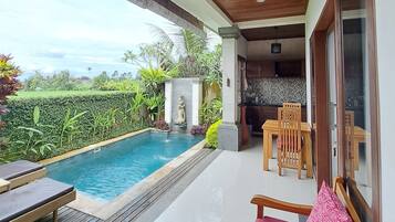 Villa, 1 Bedroom, Private Pool | Peti besi dalam bilik, dihias secara berasingan 