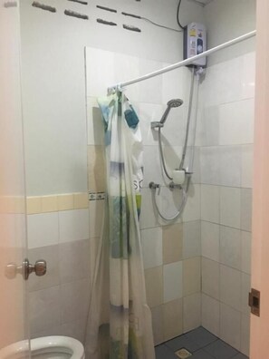 Shower - Just Chill Inn - Hostel (Chiang Mai)
