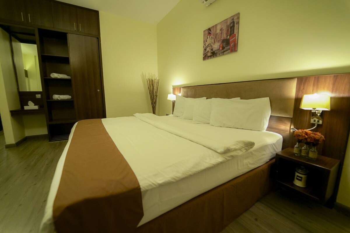 1 bedroom, premium bedding, down duvets, Select Comfort beds