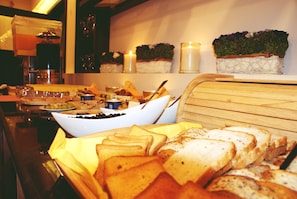 Free daily buffet breakfast