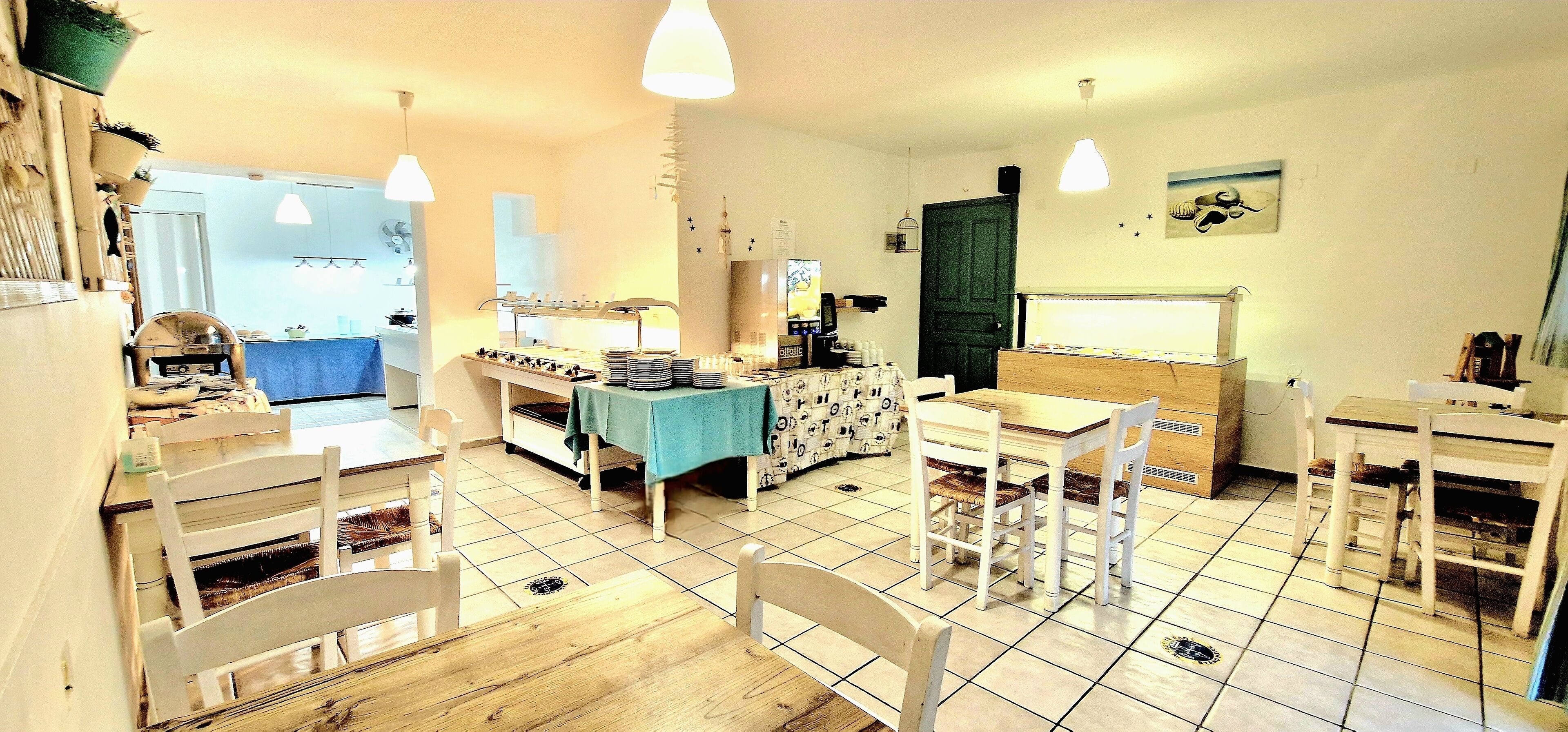 breakfast and dinner served