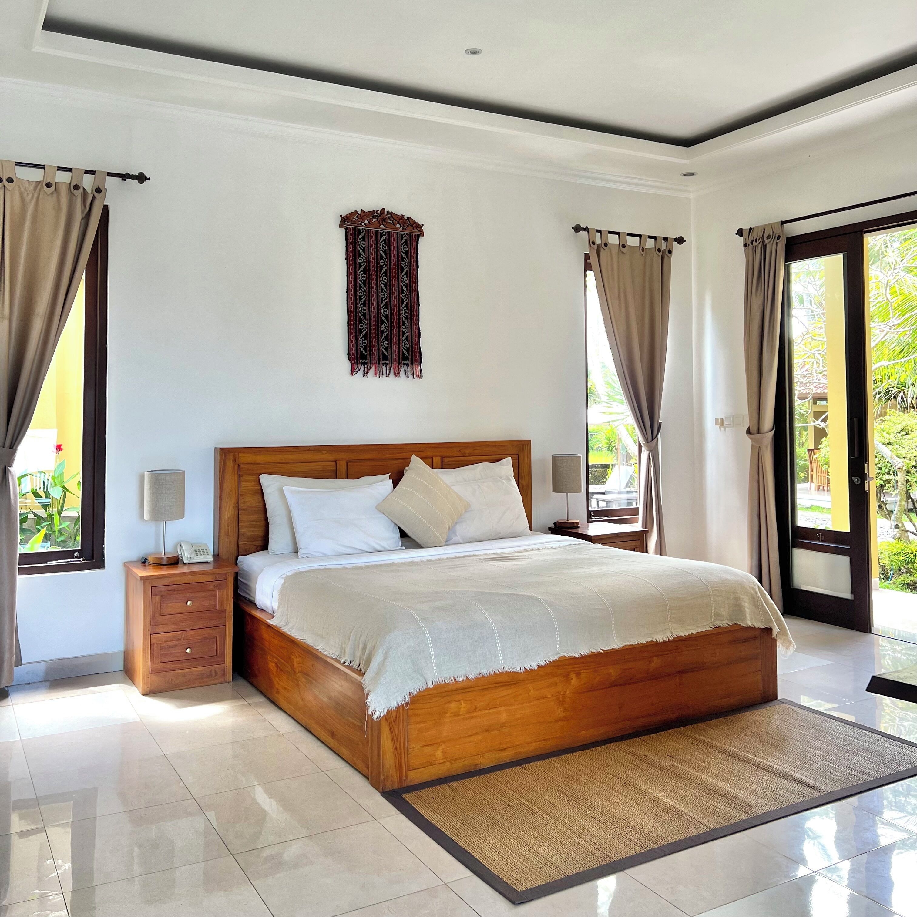 Premium bedding, in-room safe, desk, blackout drapes