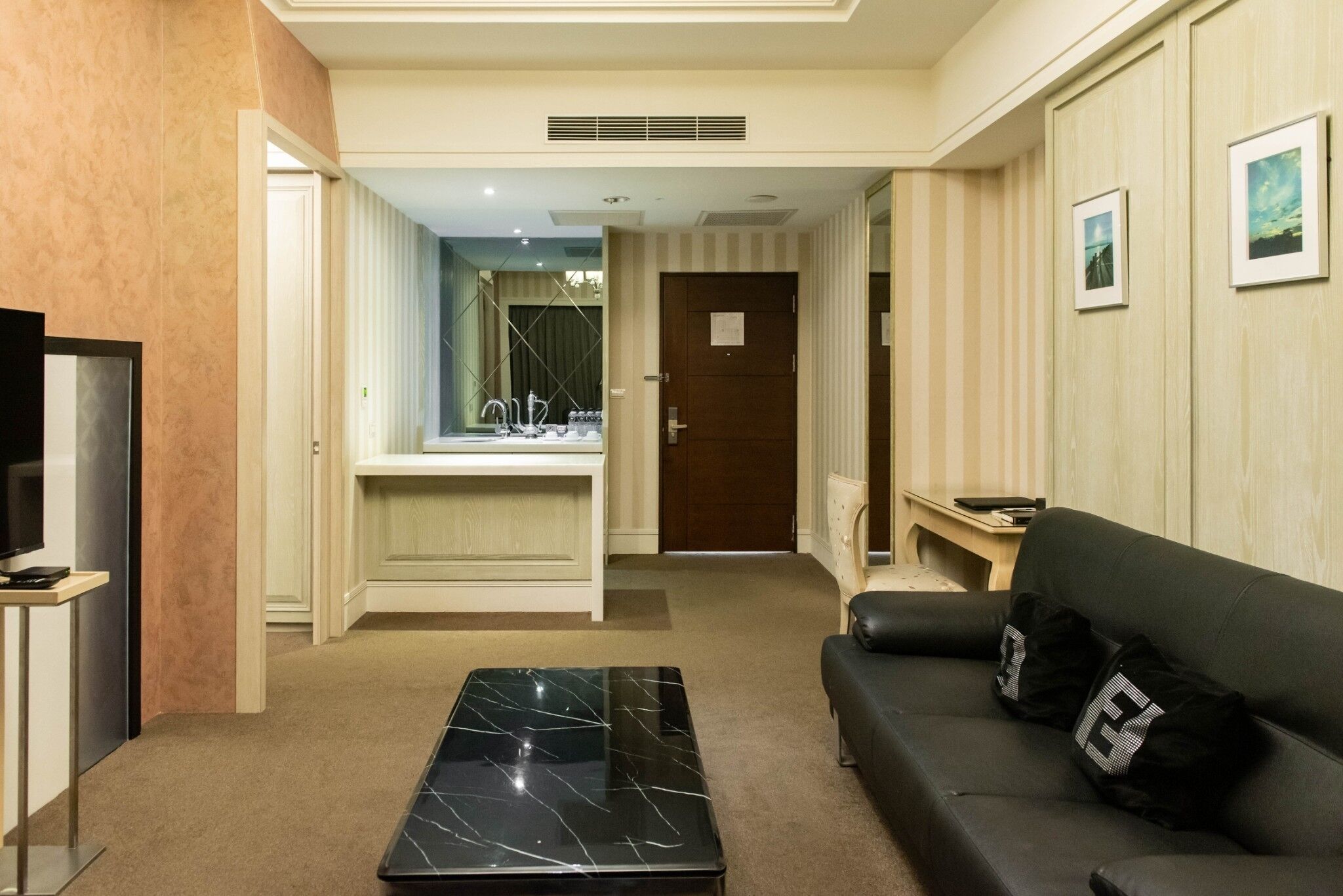 lake view deluxe quadruple room | in-room safe, desk, blackout curtains, soundproofing