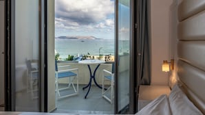 Family Room 1 Bedroom & Living Room | Utsikt fra balkong
