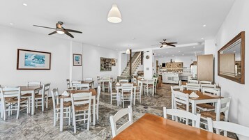 Café da manhã com buffet grátis todos os dias
