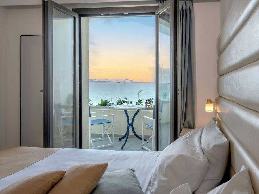 Junior Suite Bedroom & Living Room Sea View | Escrivaninha, quartos à prova de som, berços (sobretaxa)