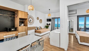 Junior Suite Bedroom & Living Room Sea View | Desk, soundproofing, cribs/infant beds, free WiFi