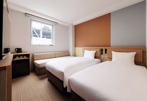 Chambre Triple, non-fumeur (Renovated, Bay Hotel Building)