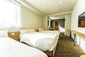 Down comforters, free WiFi, bed sheets - CVS Bay Hotel (Ichikawa)