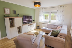 House Mette | Living area | Flat-screen TV - Hotel Hafen Büsum (Büsum)