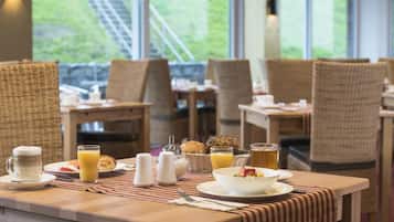 Free daily buffet breakfast