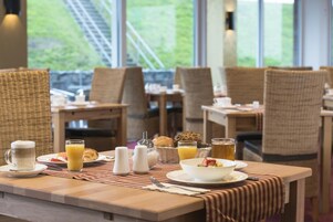 包含每日自助早餐