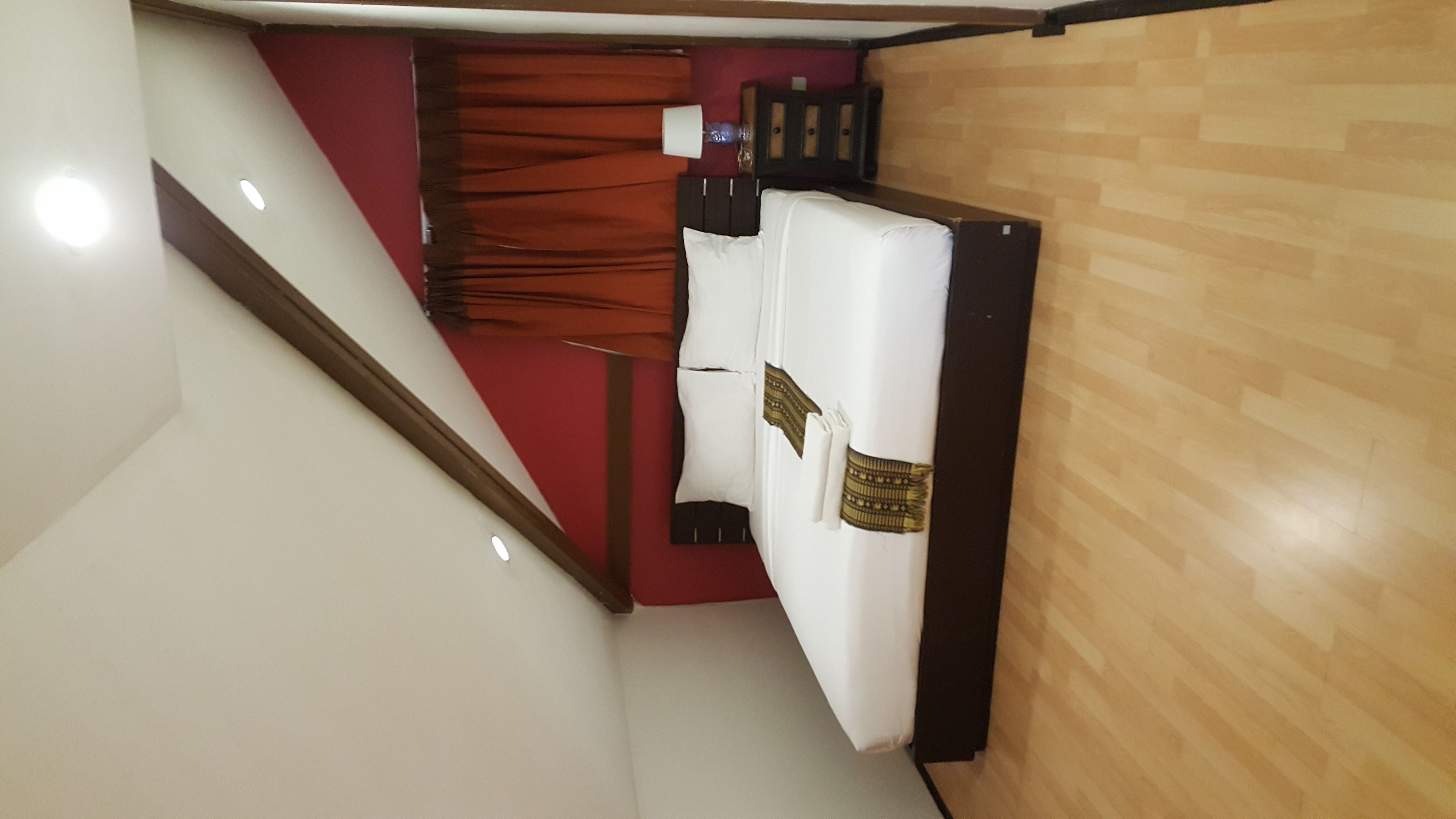 standard room upstairs | minibar, in-room safe, free cots/infant beds, free wifi