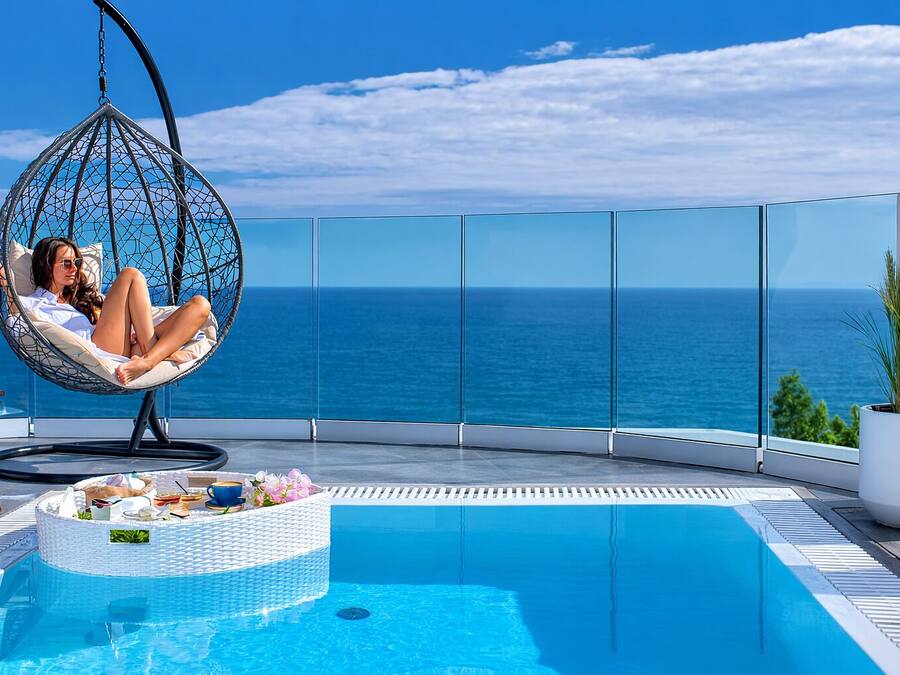 Frette Italian sheets, premium bedding, down duvets, pillow-top beds