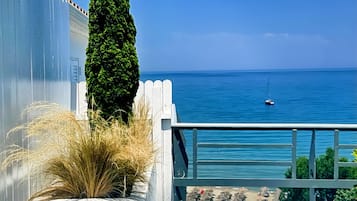 Suite with Jetted Tub - Side Sea View | Italienske lagner fra Frette, premium-sengetøj, dundyner
