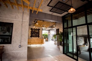 Check-in/check-out kiosk