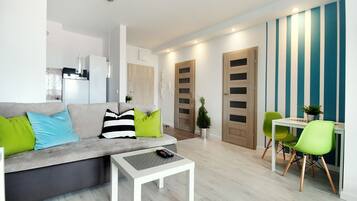 Apartment | Wohnbereich | Fernseher