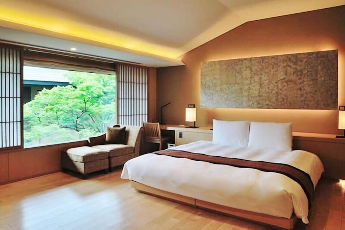 Minibar, in-room safe, desk, soundproofing