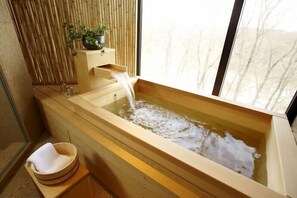Deep-soaking bathtub - Chikusenso Onsen (Zao)