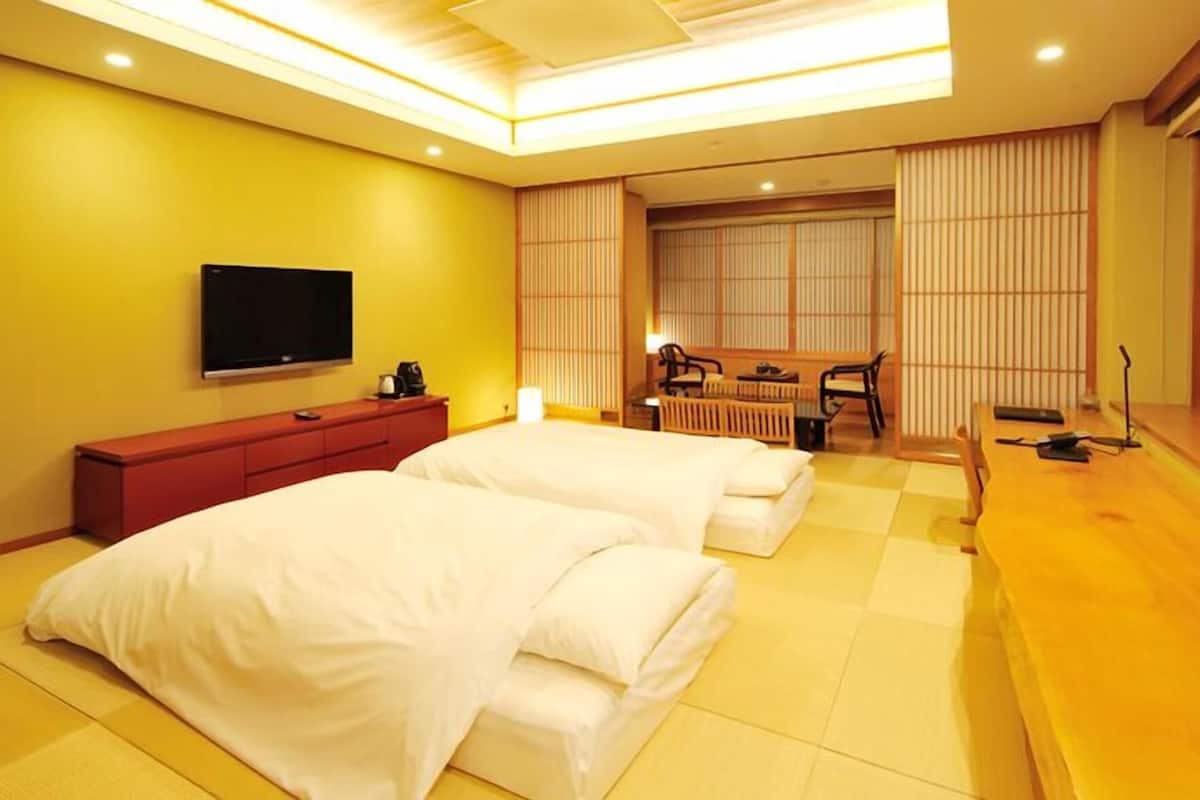 Minibar, in-room safe, desk, soundproofing