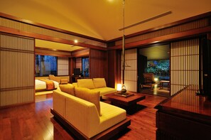 Presidential Suite, Mountain View | Minibar, in-room safe, desk, soundproofing
