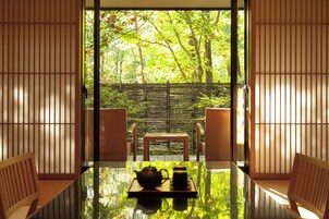 Gardenspa Suite, Mountain View | Minibar, in-room safe, desk, soundproofing