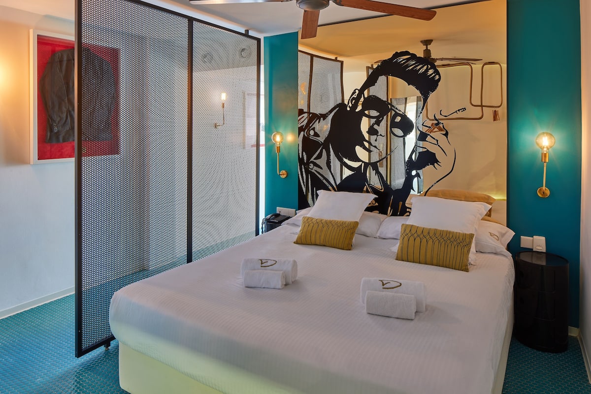 1 bedroom, in-room safe, desk, blackout curtains