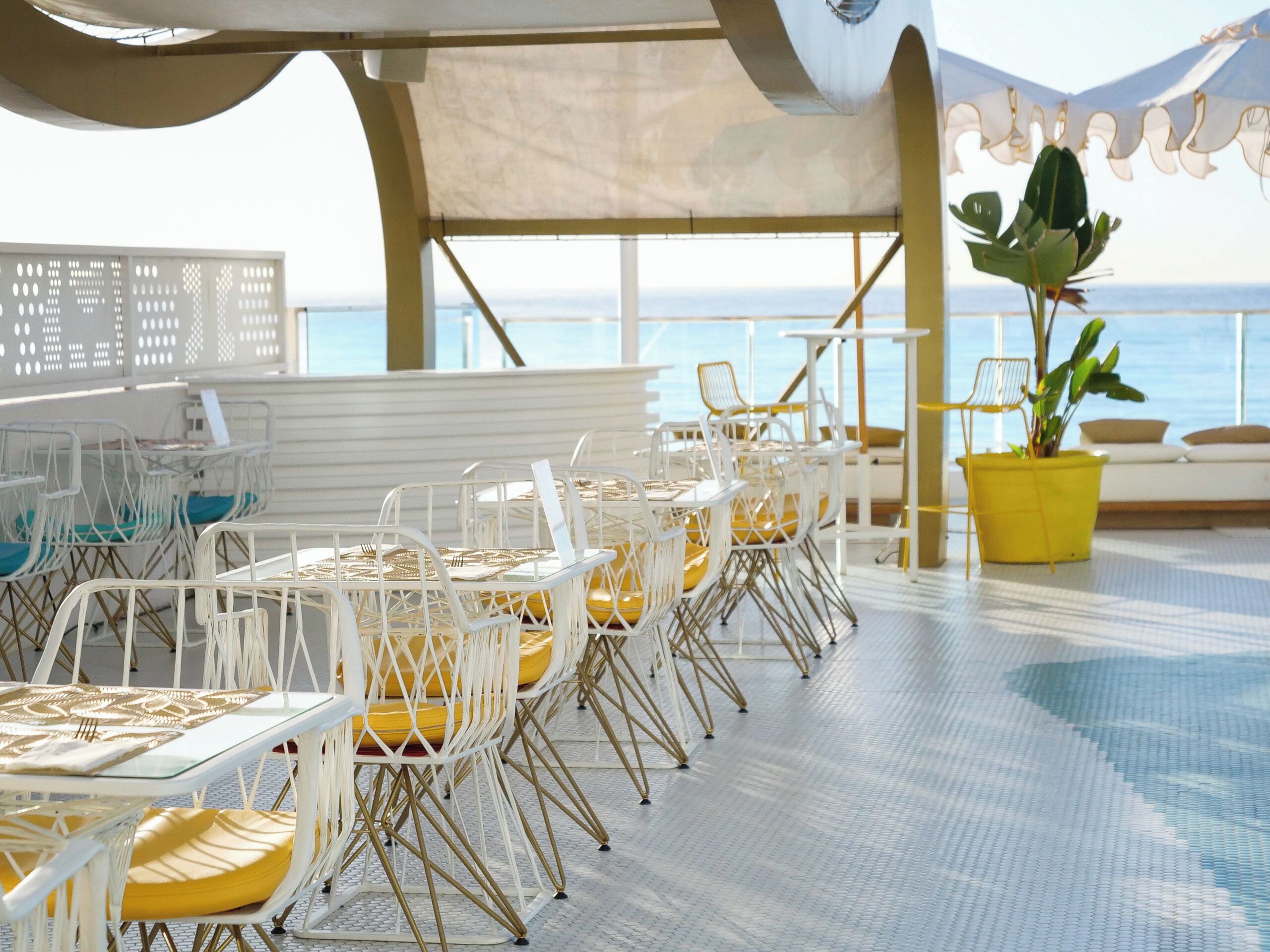 lunch and dinner served, international cuisine