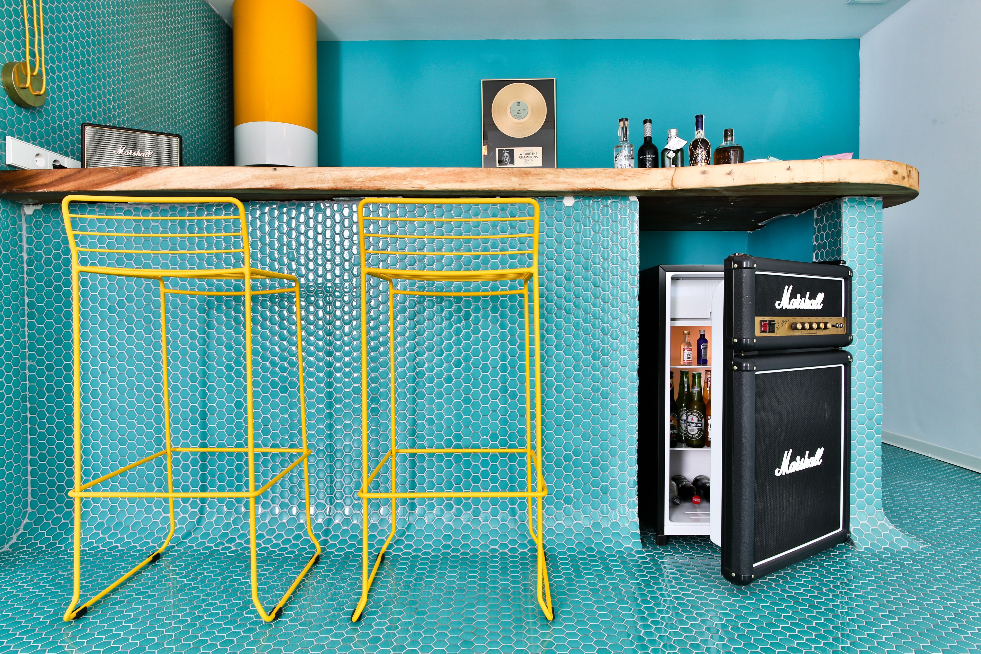 fridge, stovetop, coffee/tea maker, cookware/dishes/utensils