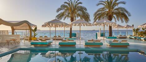 Outdoor pool, pool umbrellas, sun loungers