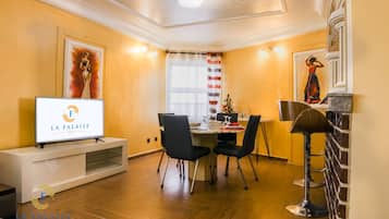 Executive Suite | In-room dining