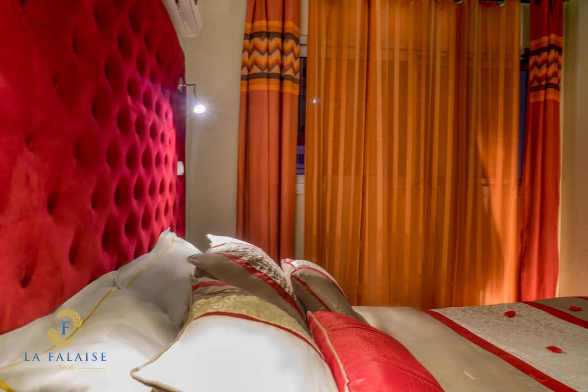 1 bedroom, premium bedding, minibar, in-room safe