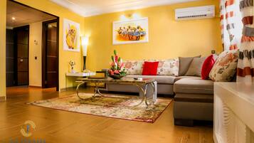 Executive Suite | Living area | Flat-screen TV