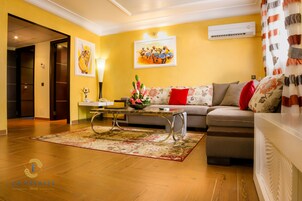 Executive Suite | Living area | Flat-screen TV