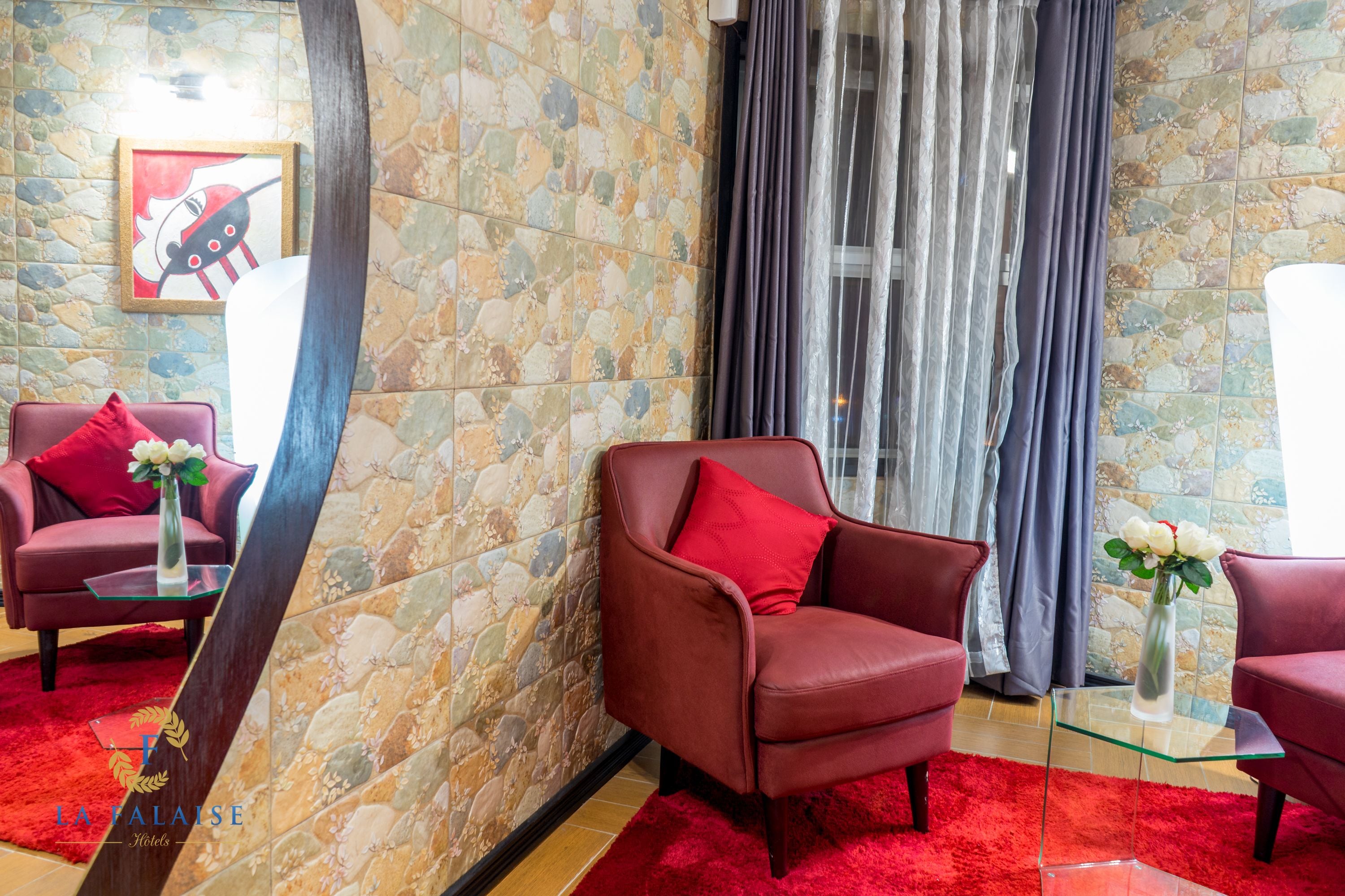 executive suite | living room | flat-screen tv