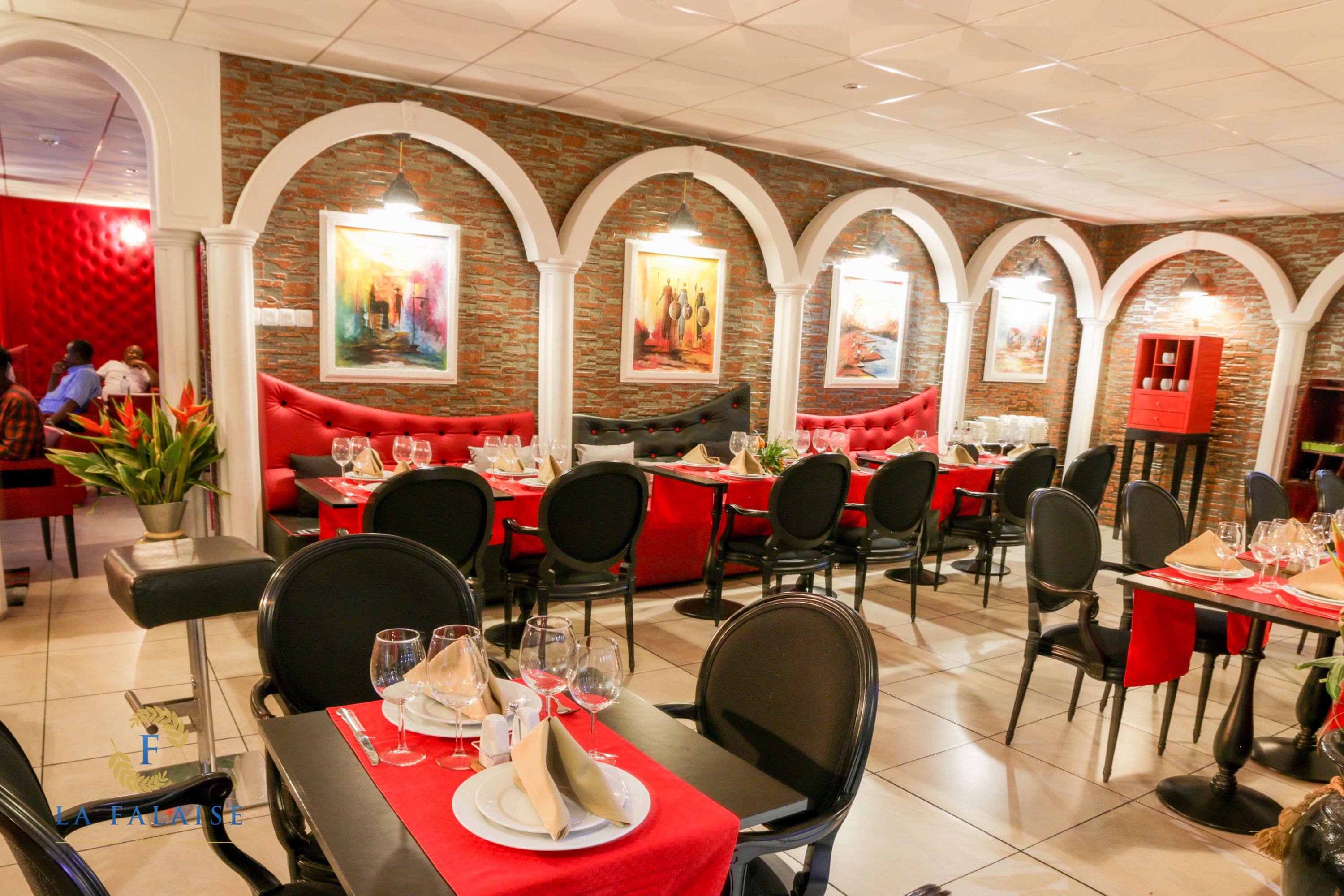 Dagelijks ontbijtbuffet (USD 14 per persoon)