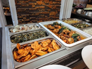 Desayuno buffet todos los días (con cargo)