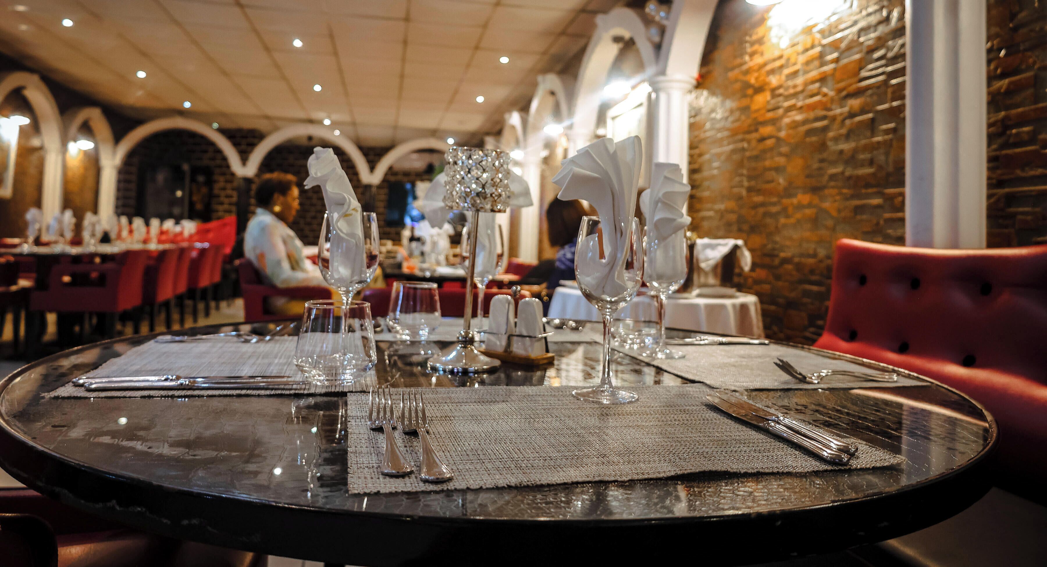 Petit déjeuner, déjeuner et dîner servis sur place